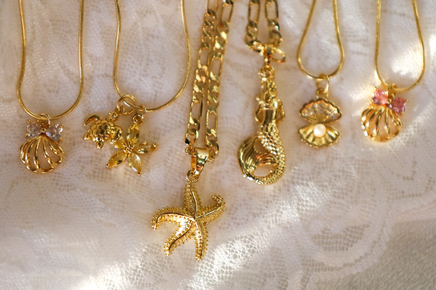 Gold starfish necklace