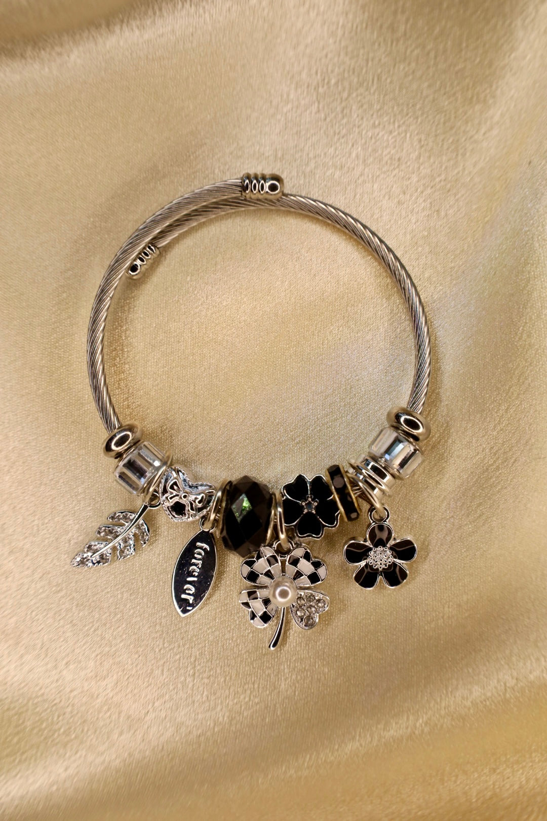 Clover charm bracelet