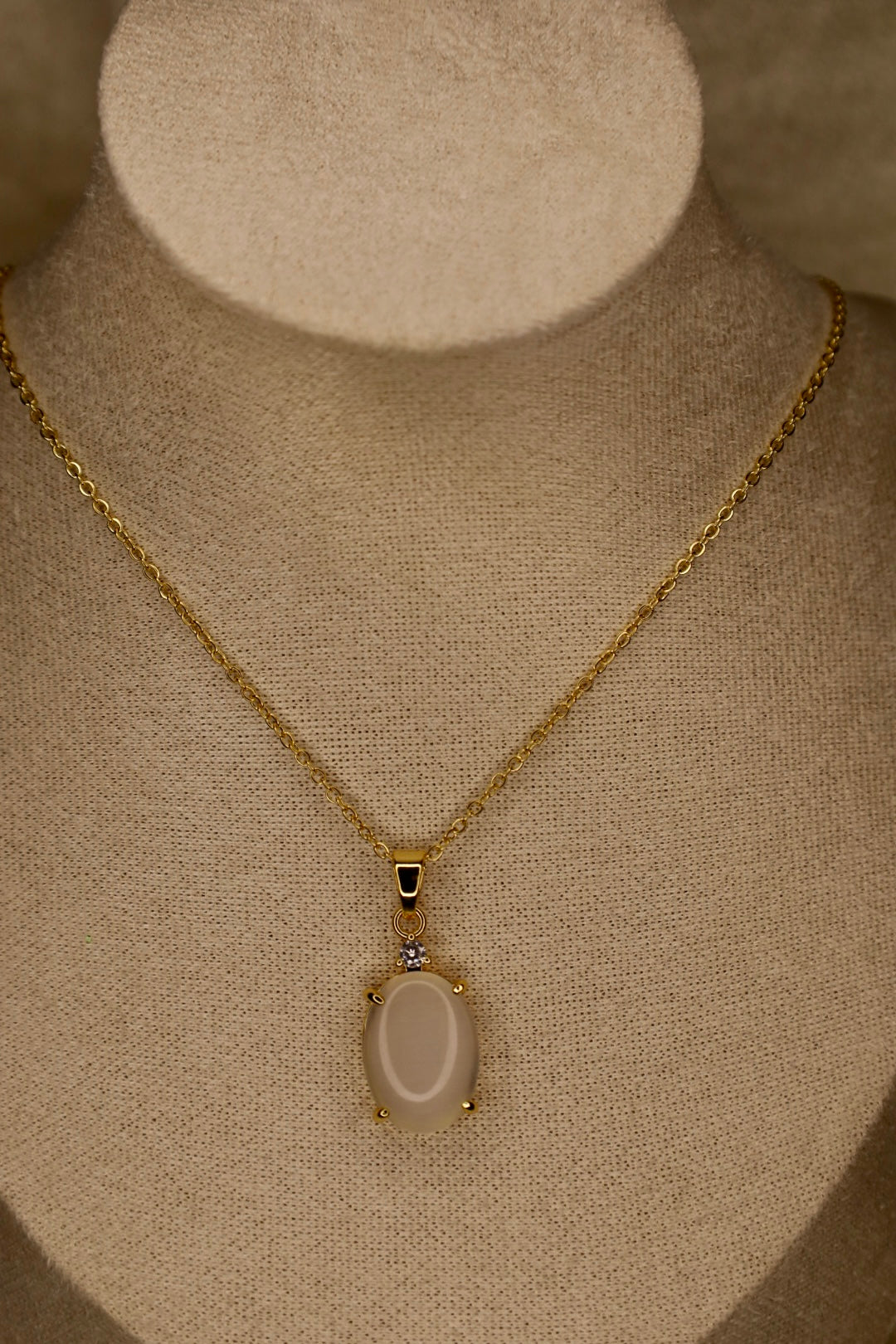 “Kataleya” stone necklace