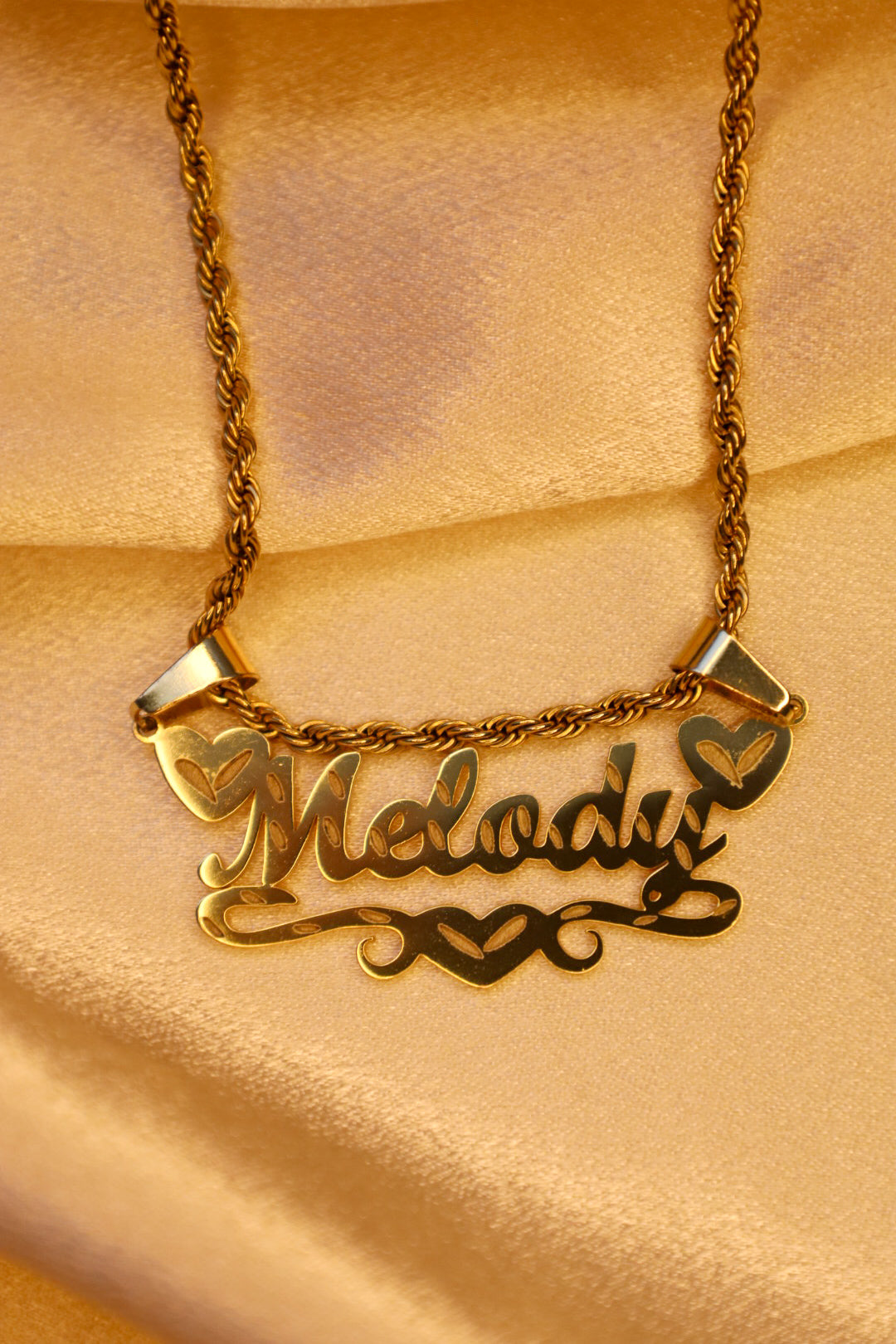 Heart nameplate necklace
