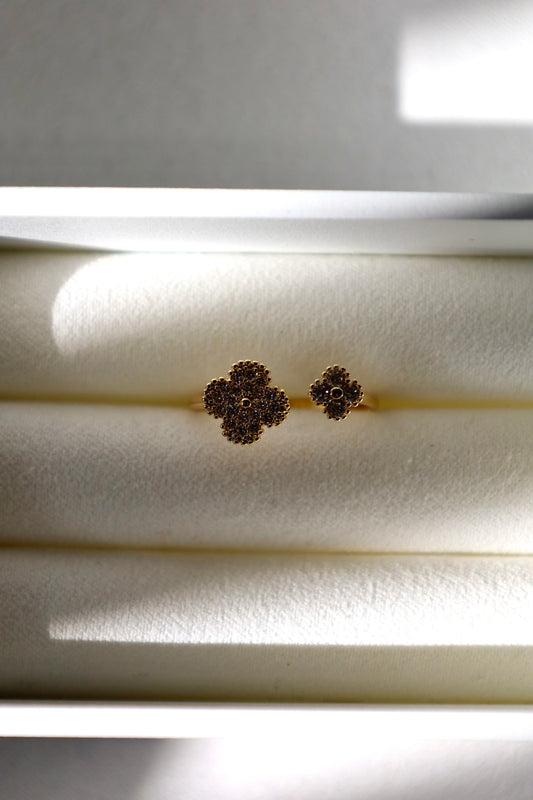 Beverly clover ring