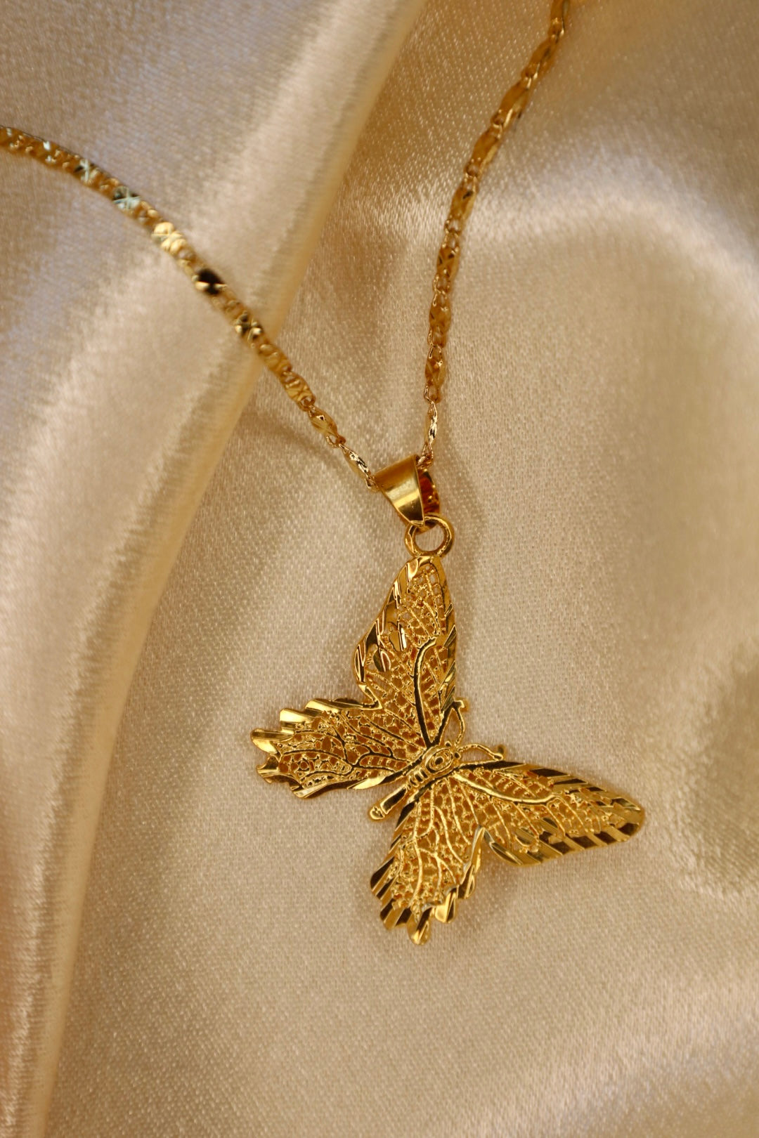 Milena butterfly necklace