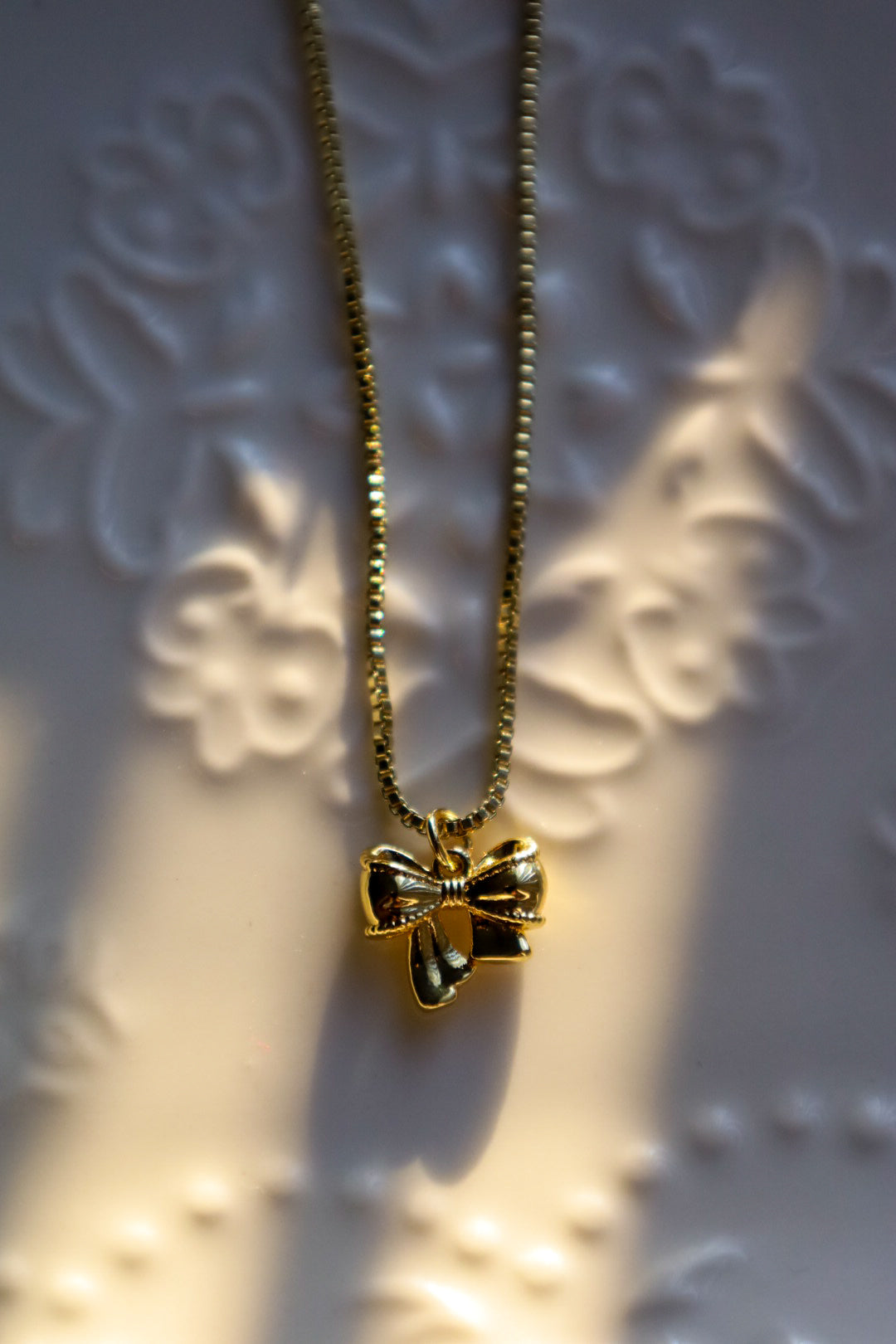 Pretty girl bow necklace