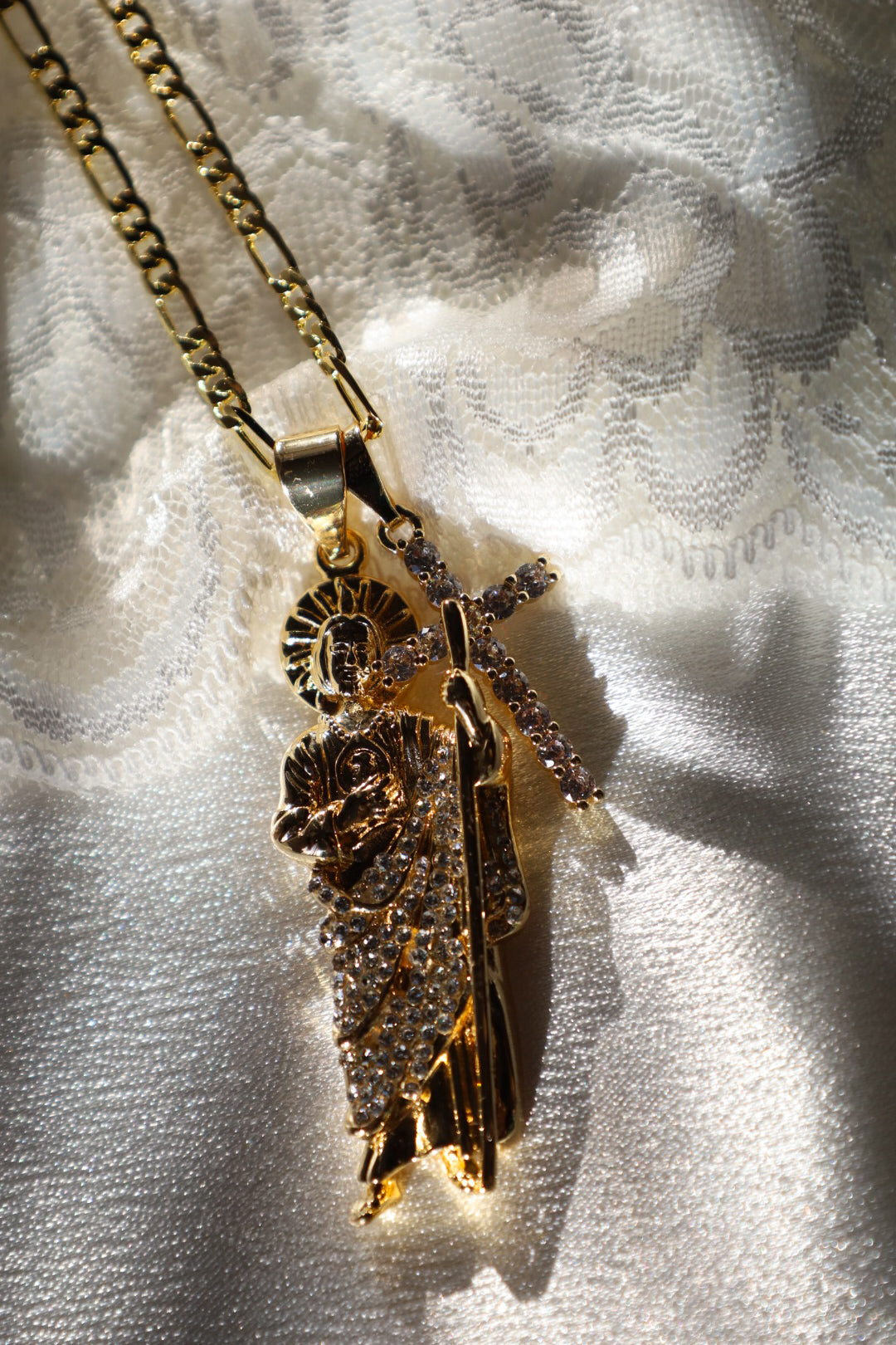 Dreamy san judas x cross necklace set (white)