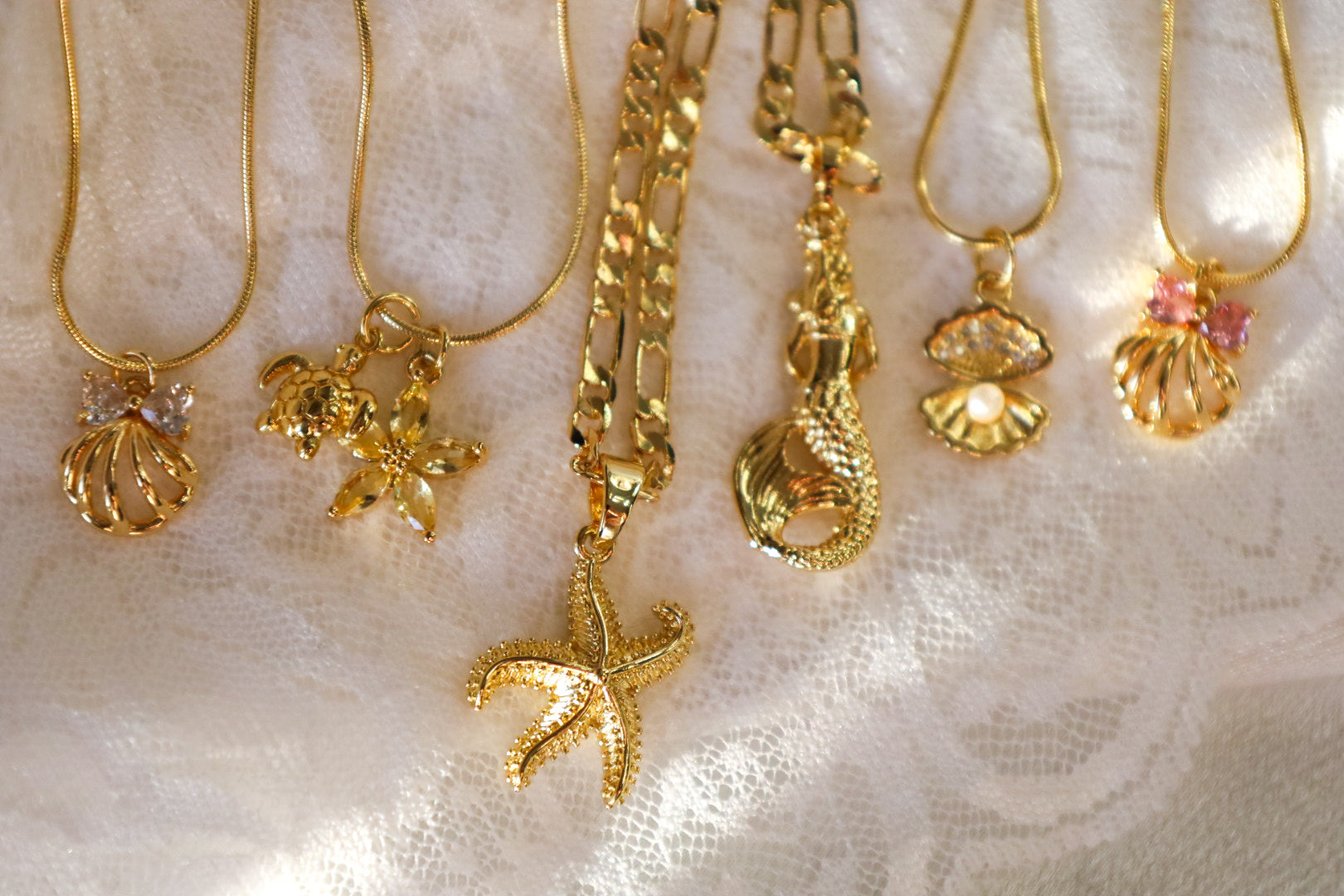 Gold starfish necklace