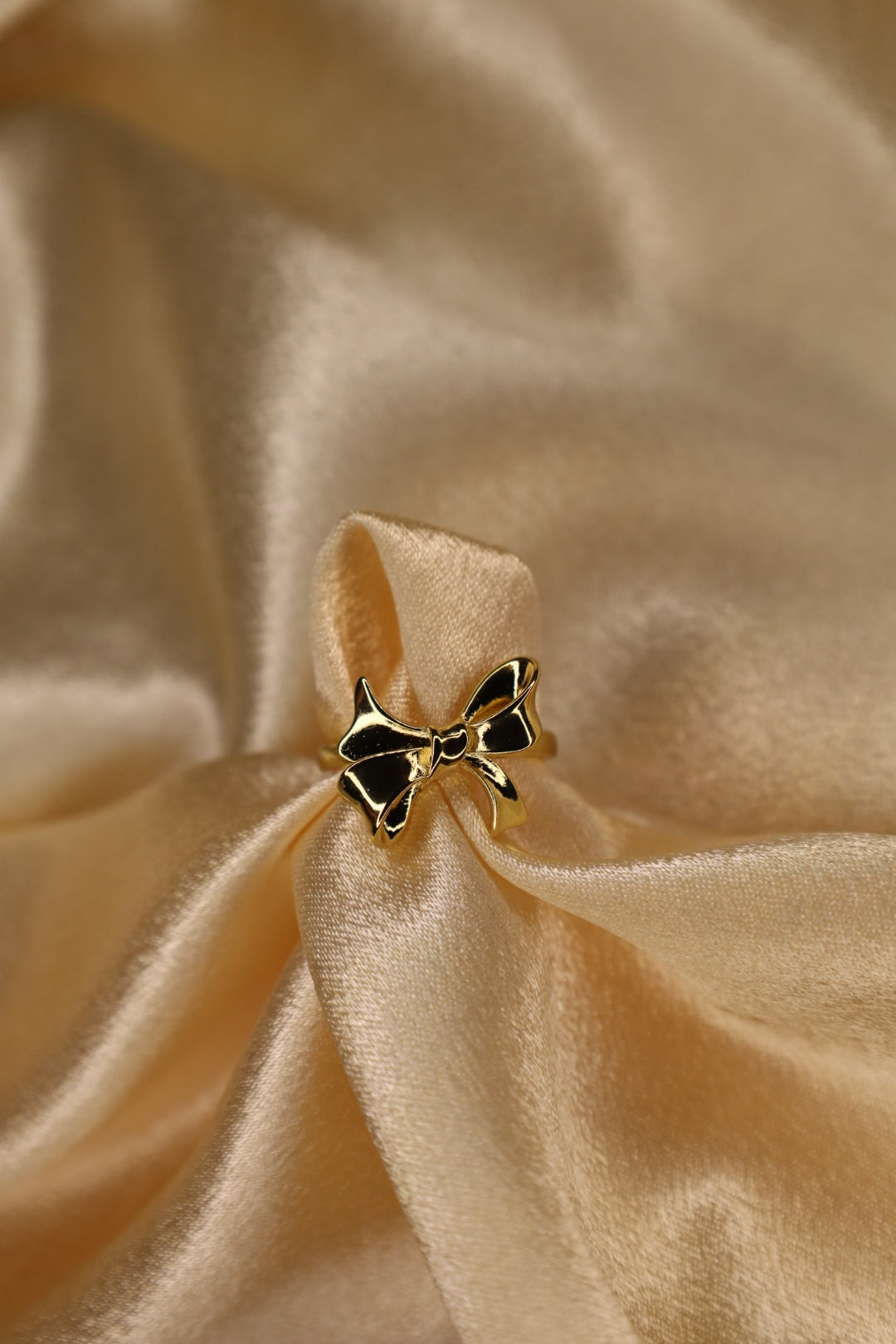 “Gold bow” ring
