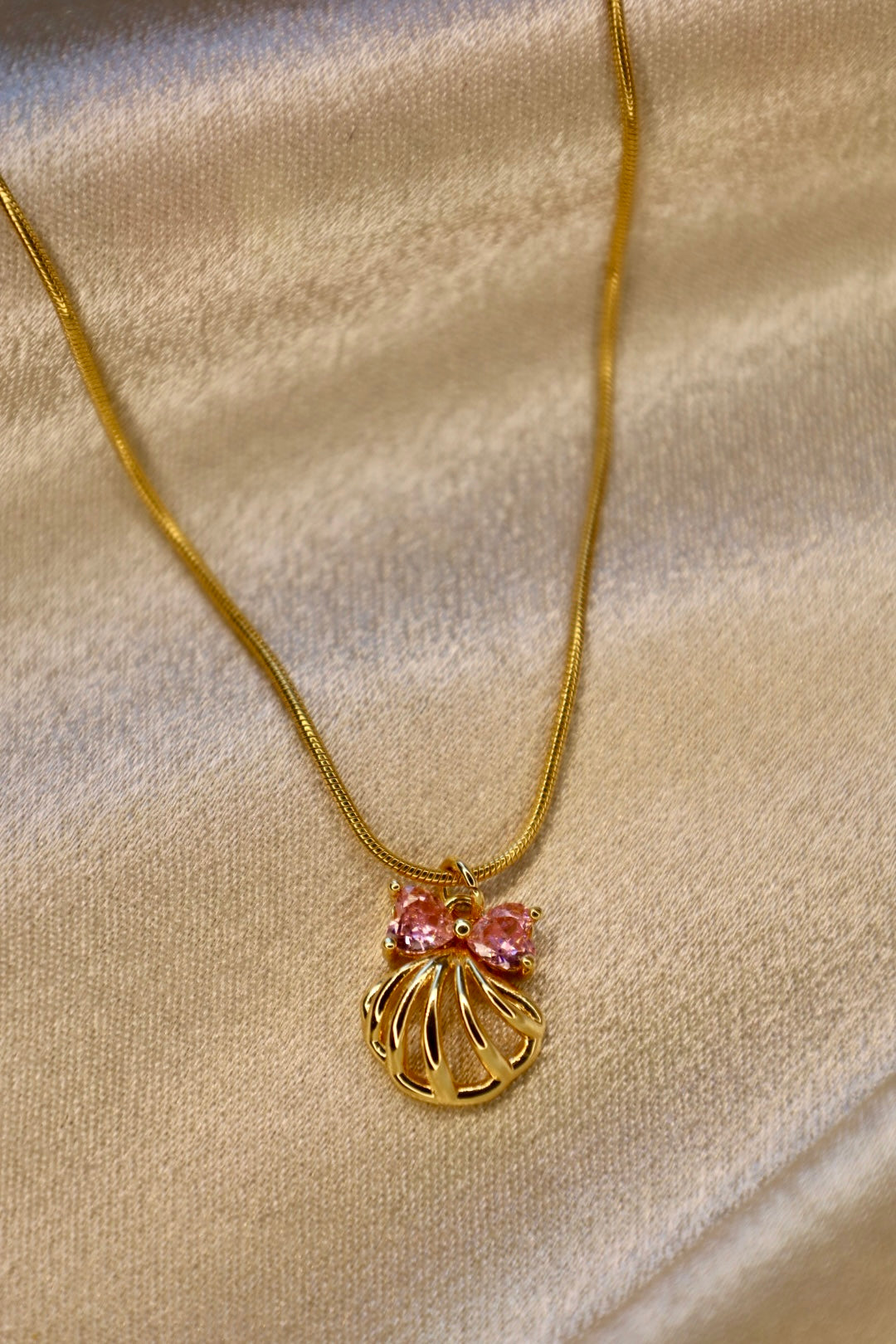 Coquette sea shell necklace