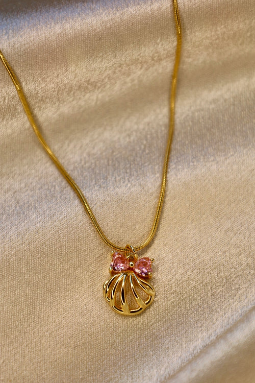 Coquette sea shell necklace