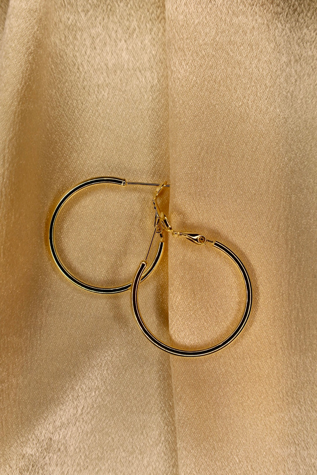 “Marilena” gold hoop earrings