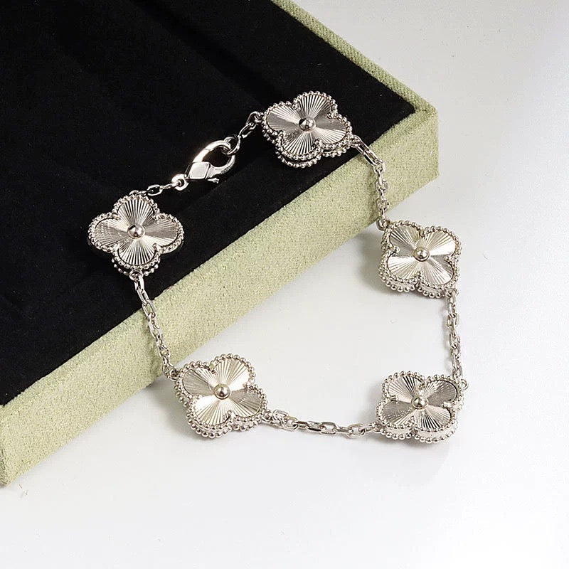 Silver clover bracelet