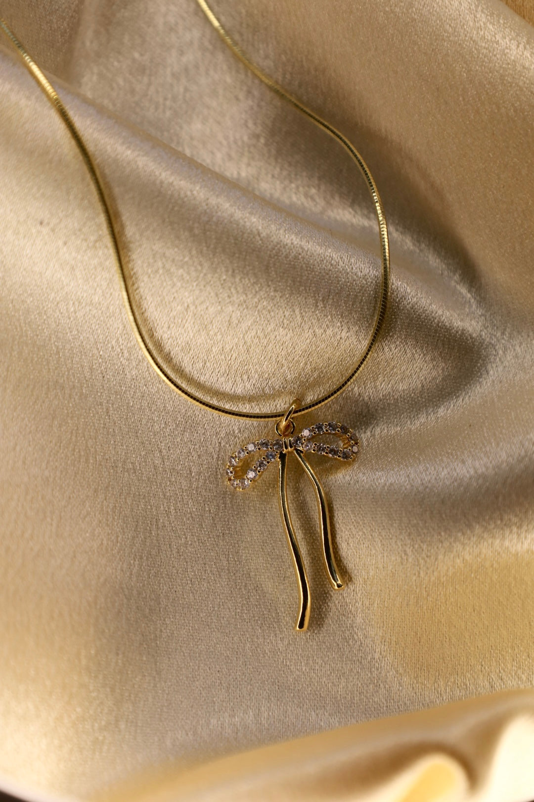 Coquette bow necklace