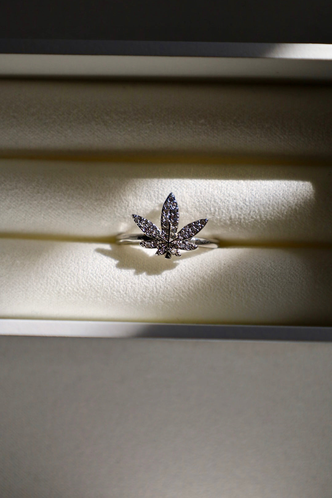 Silver weed ring (adjustable)