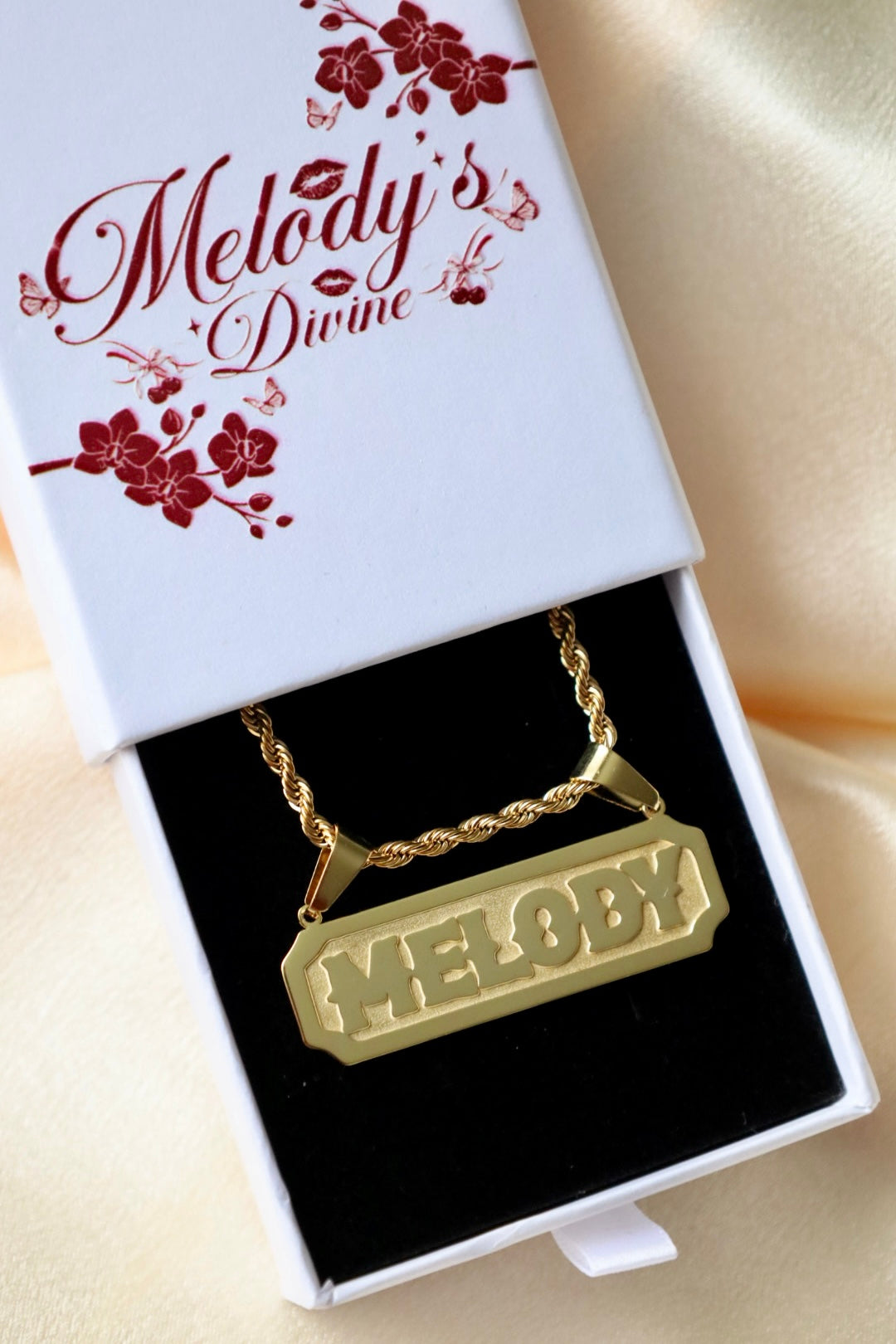 Custom nameplate necklace