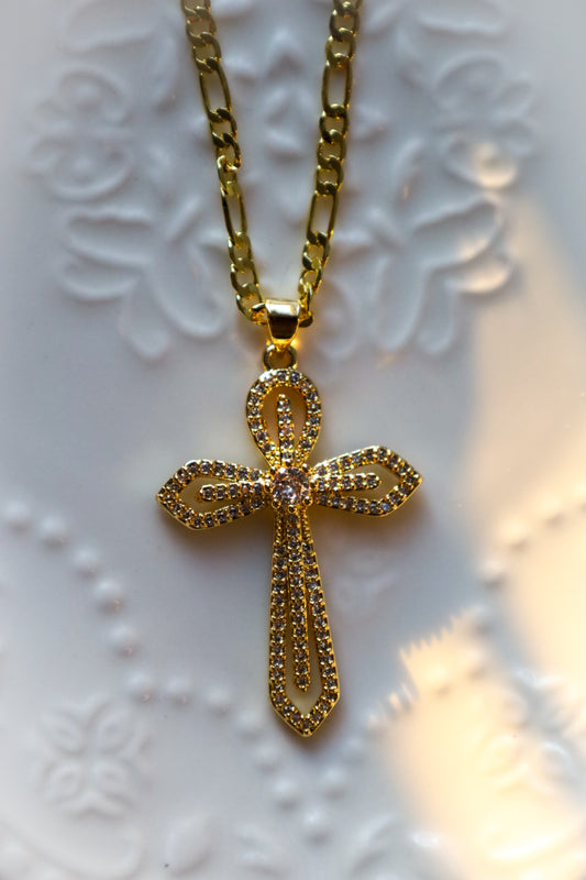 Elegant cross necklace