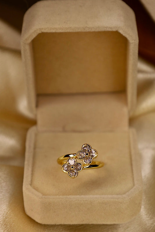 Dazzling clover ring