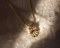 Bow sea shell necklace
