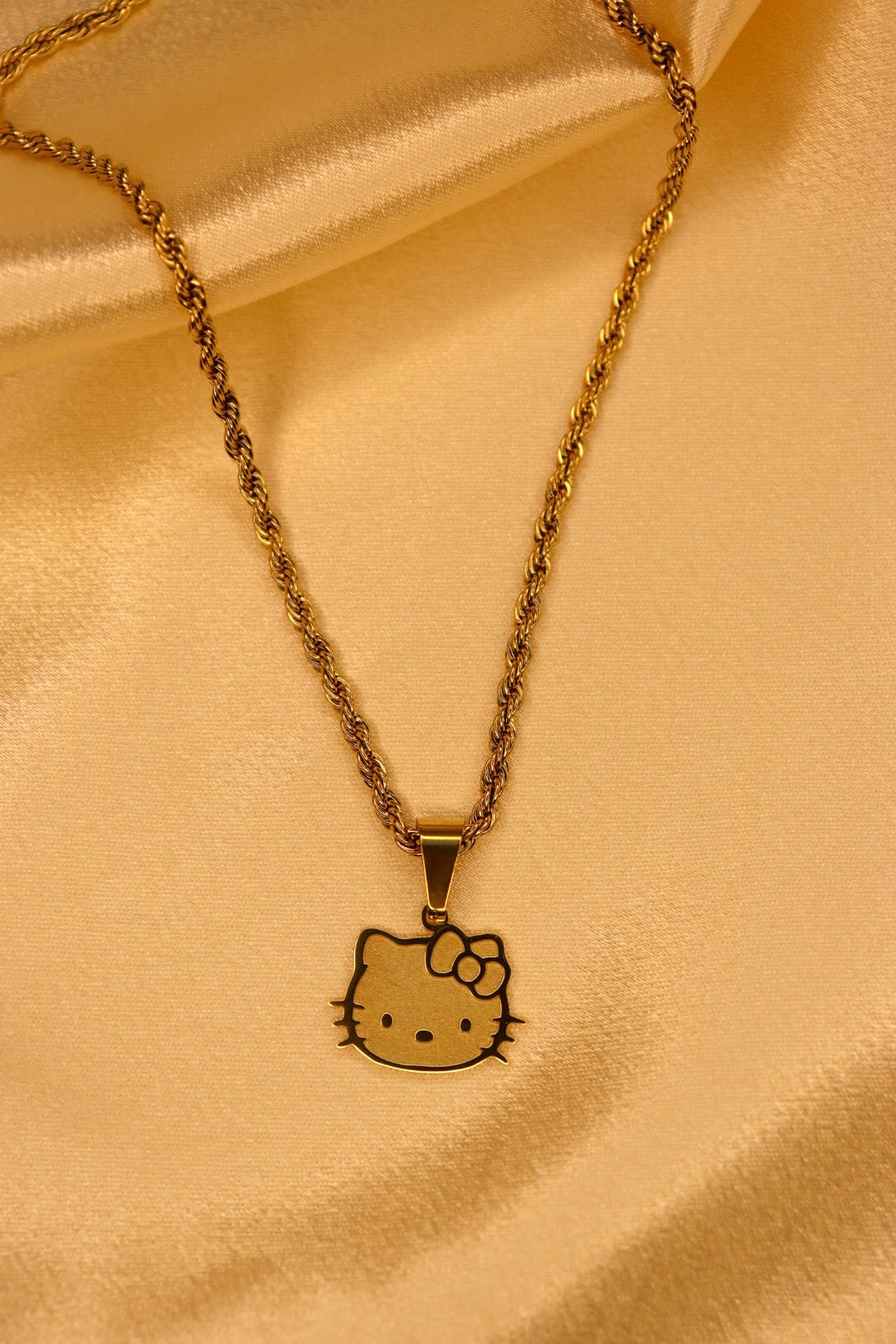 Hello Kitty face necklace