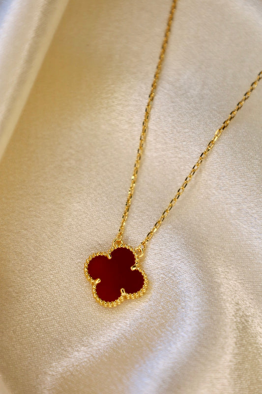 Divine clover necklace