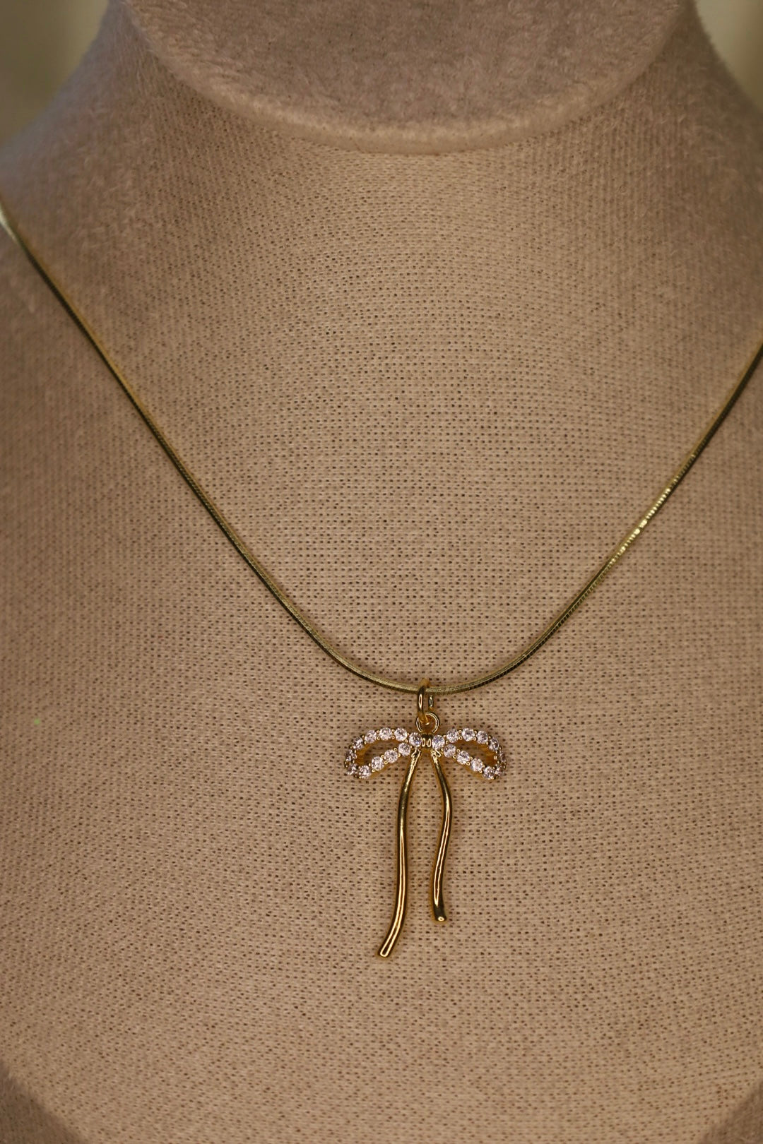Coquette bow necklace