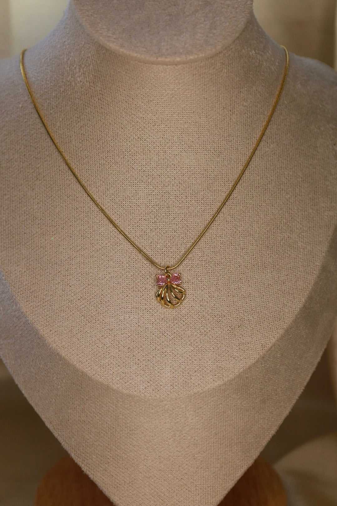 Coquette sea shell necklace