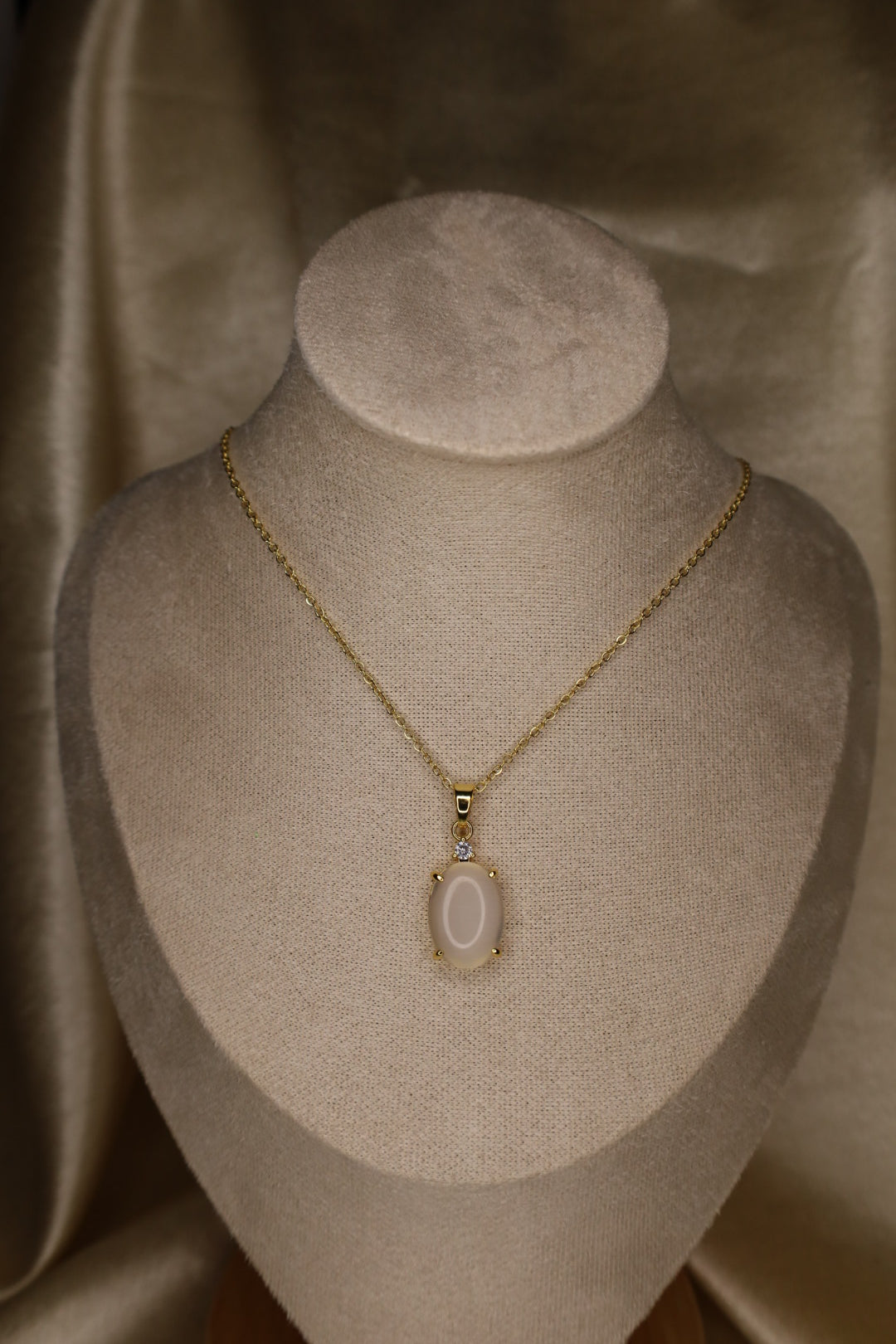 “Kataleya” stone necklace