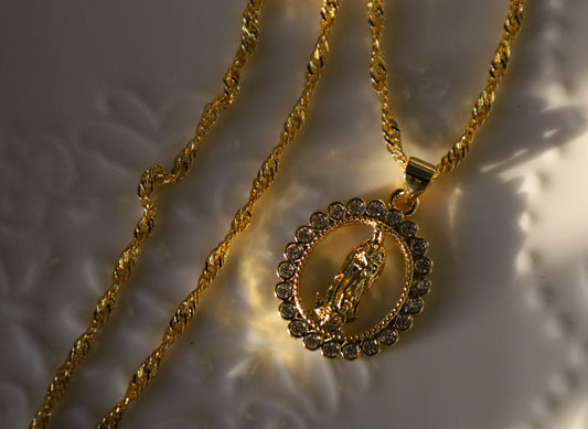 Virgen de mi vida necklace
