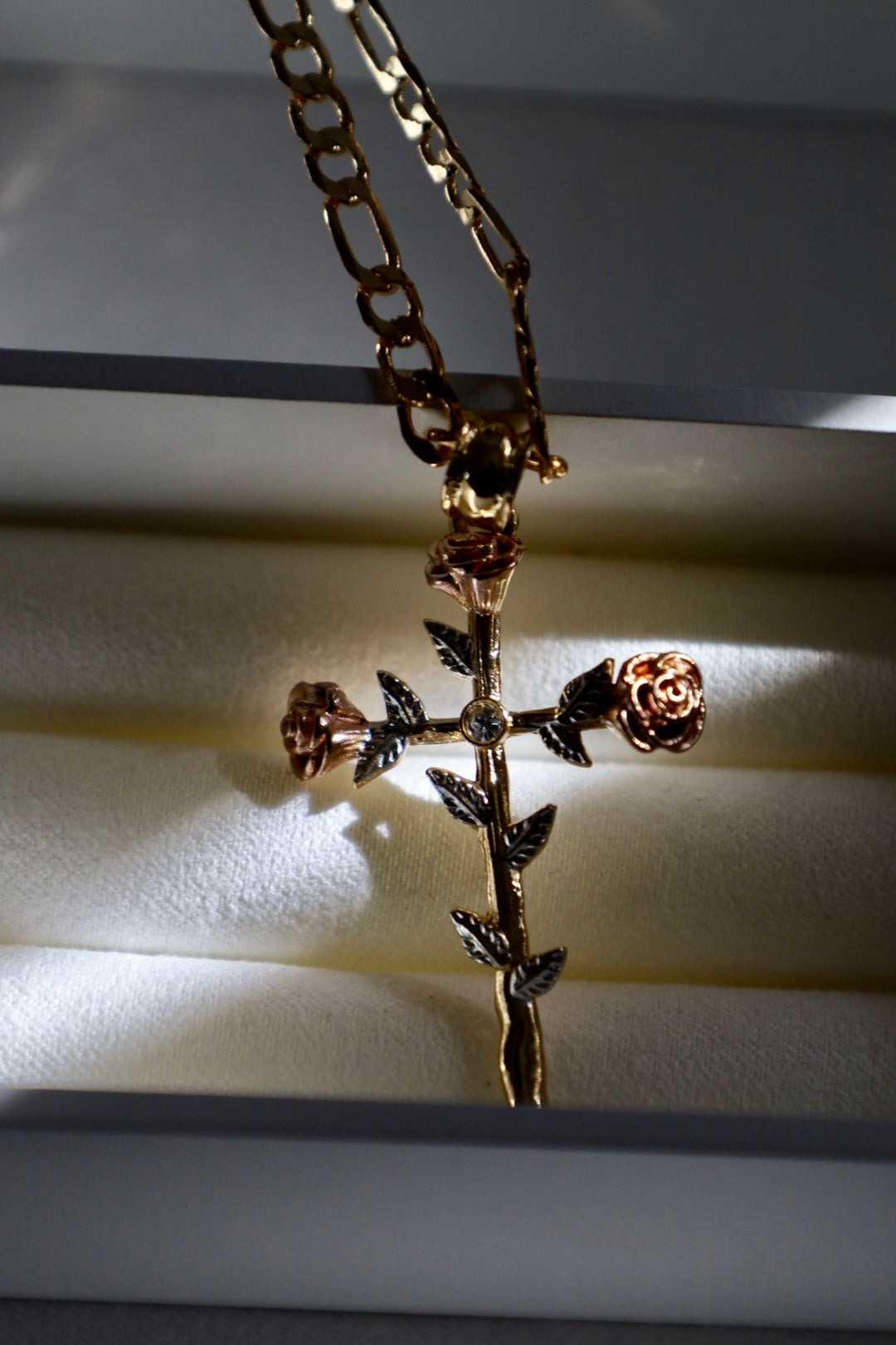 Rosa cross necklace
